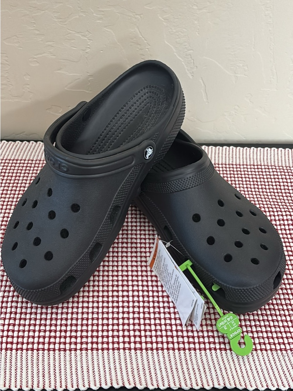 CROCS Classic Clog in Black